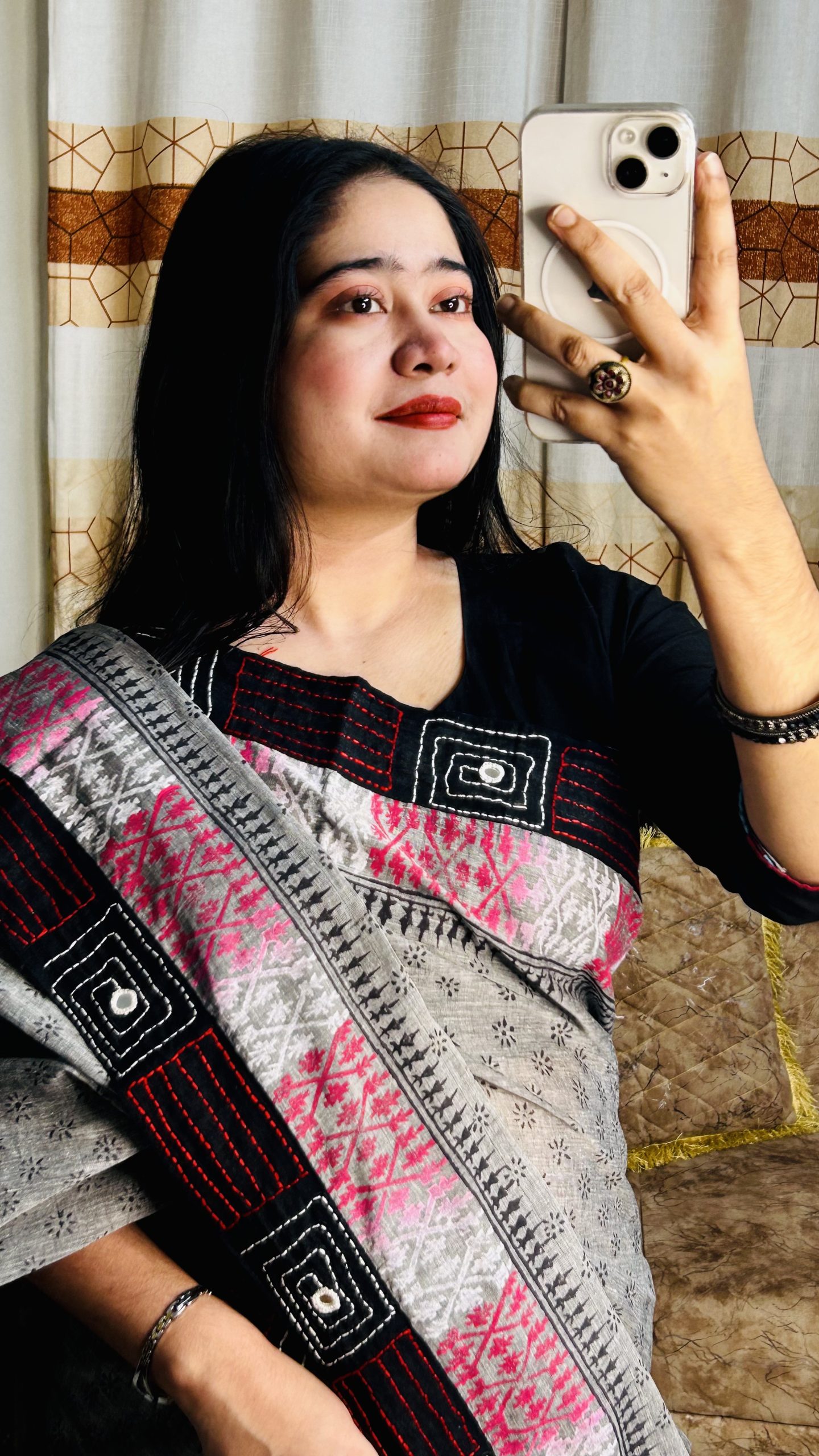 গরমের আরামদায়ক শাড়ি ()